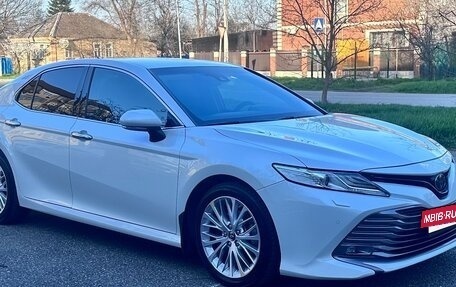 Toyota Camry, 2019 год, 2 750 000 рублей, 3 фотография