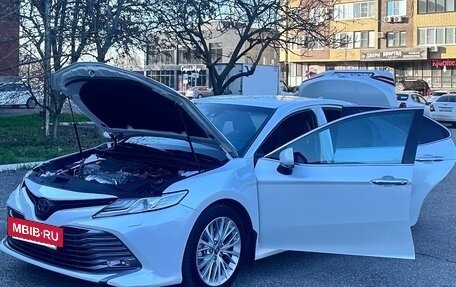 Toyota Camry, 2019 год, 2 750 000 рублей, 4 фотография