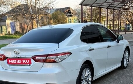 Toyota Camry, 2019 год, 2 750 000 рублей, 18 фотография