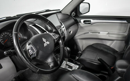 Mitsubishi Pajero Sport II рестайлинг, 2013 год, 1 590 000 рублей, 9 фотография