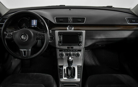 Volkswagen Passat B7, 2012 год, 990 000 рублей, 14 фотография