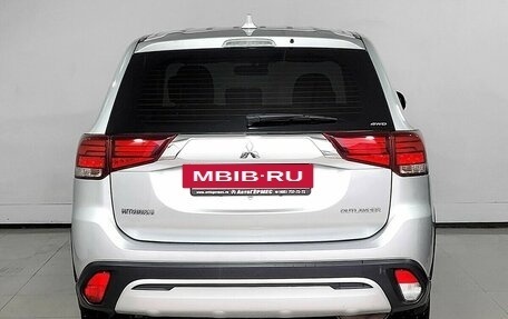 Mitsubishi Outlander III рестайлинг 3, 2019 год, 2 240 000 рублей, 3 фотография