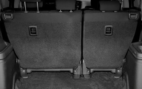 Mitsubishi Outlander III рестайлинг 3, 2019 год, 2 240 000 рублей, 13 фотография