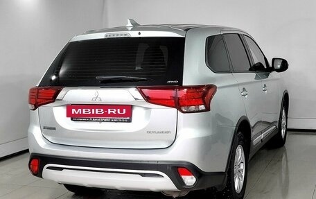 Mitsubishi Outlander III рестайлинг 3, 2019 год, 2 240 000 рублей, 4 фотография