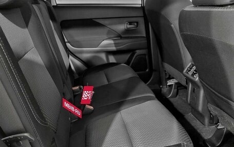 Mitsubishi Outlander III рестайлинг 3, 2019 год, 2 240 000 рублей, 12 фотография