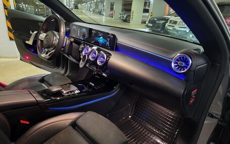 Mercedes-Benz CLA, 2019 год, 3 700 000 рублей, 28 фотография