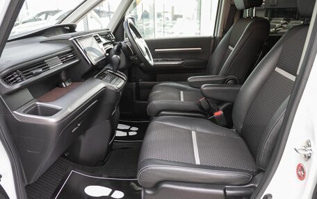 Honda Stepwgn IV, 2019 год, 2 044 000 рублей, 17 фотография