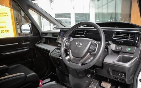 Honda Stepwgn IV, 2019 год, 2 044 000 рублей, 12 фотография