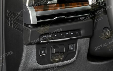 Cadillac Escalade V, 2025 год, 22 000 000 рублей, 13 фотография