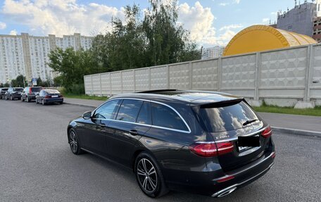 Mercedes-Benz E-Класс, 2021 год, 3 490 000 рублей, 4 фотография