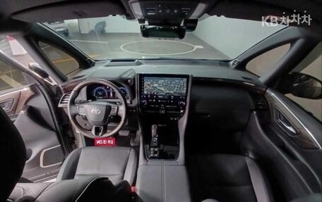 Toyota Alphard, 2024 год, 10 490 099 рублей, 6 фотография