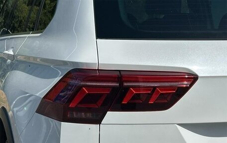 Volkswagen Tiguan II, 2022 год, 2 450 002 рублей, 12 фотография