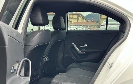 Mercedes-Benz A-Класс, 2022 год, 1 800 000 рублей, 10 фотография