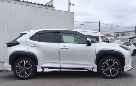 Toyota Yaris Cross, 2023 год, 1 650 888 рублей, 6 фотография