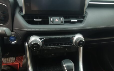 Toyota RAV4, 2023 год, 4 700 000 рублей, 6 фотография