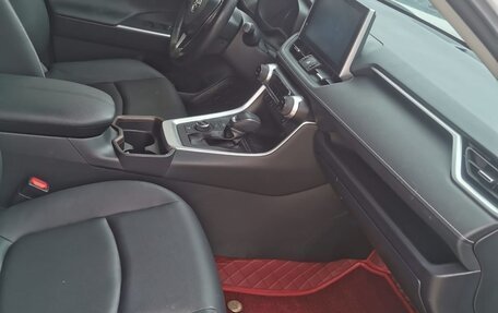 Toyota RAV4, 2023 год, 4 700 000 рублей, 3 фотография