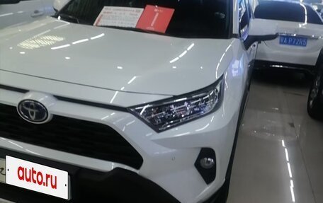 Toyota RAV4, 2023 год, 4 700 000 рублей, 14 фотография