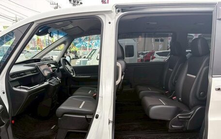 Honda Stepwgn IV, 2021 год, 1 950 000 рублей, 16 фотография