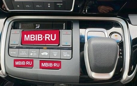 Honda Stepwgn IV, 2021 год, 1 950 000 рублей, 15 фотография