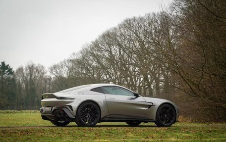 Aston Martin V8 Vantage IV, 2025 год, 28 000 000 рублей, 18 фотография