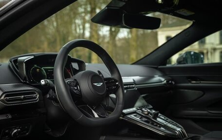 Aston Martin V8 Vantage IV, 2025 год, 28 000 000 рублей, 25 фотография