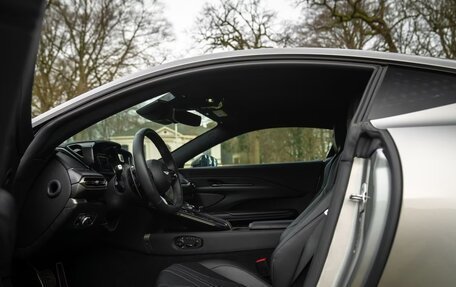 Aston Martin V8 Vantage IV, 2025 год, 28 000 000 рублей, 37 фотография