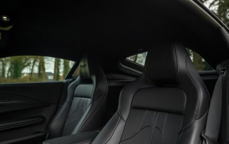 Aston Martin V8 Vantage IV, 2025 год, 28 000 000 рублей, 38 фотография