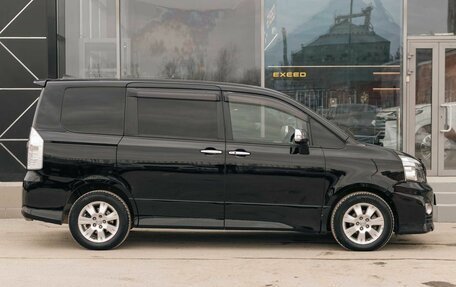 Toyota Voxy II, 2011 год, 1 450 000 рублей, 4 фотография