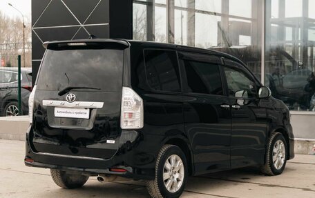 Toyota Voxy II, 2011 год, 1 450 000 рублей, 5 фотография