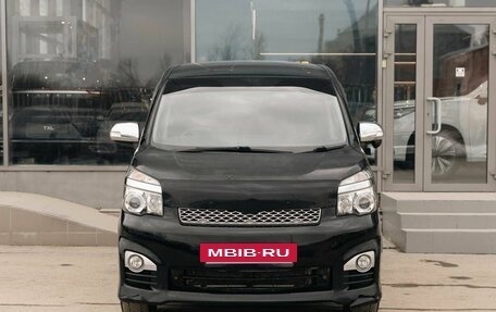 Toyota Voxy II, 2011 год, 1 450 000 рублей, 2 фотография