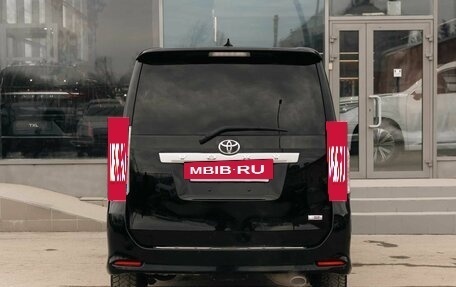 Toyota Voxy II, 2011 год, 1 450 000 рублей, 6 фотография