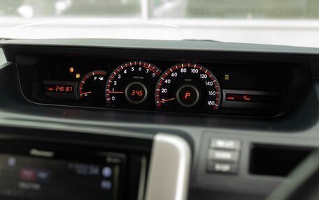 Toyota Voxy II, 2011 год, 1 450 000 рублей, 13 фотография