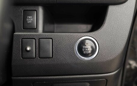 Toyota Voxy II, 2011 год, 1 450 000 рублей, 15 фотография