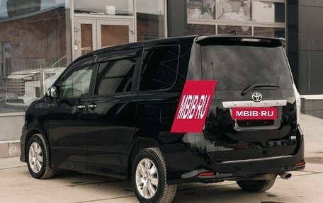 Toyota Voxy II, 2011 год, 1 450 000 рублей, 7 фотография