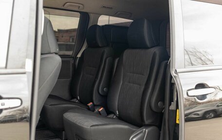 Toyota Voxy II, 2011 год, 1 450 000 рублей, 19 фотография