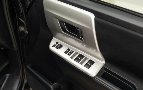 Toyota Voxy II, 2011 год, 1 450 000 рублей, 16 фотография