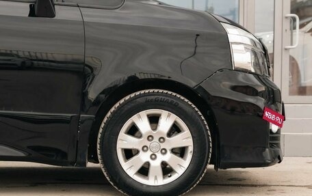 Toyota Voxy II, 2011 год, 1 450 000 рублей, 9 фотография