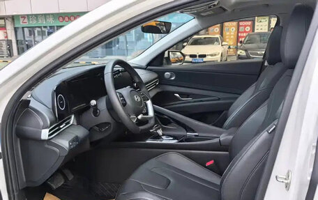 Hyundai Elantra, 2023 год, 1 490 000 рублей, 12 фотография