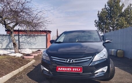 Hyundai Solaris II рестайлинг, 2015 год, 920 000 рублей, 1 фотография