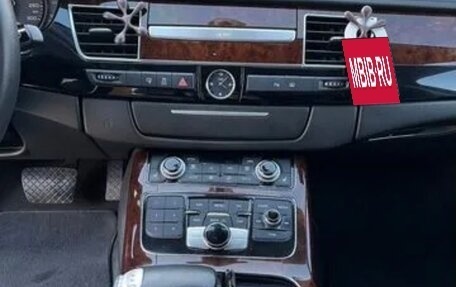 Audi A8, 2011 год, 1 980 000 рублей, 10 фотография