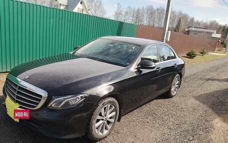 Mercedes-Benz E-Класс, 2019 год, 2 950 000 рублей, 4 фотография