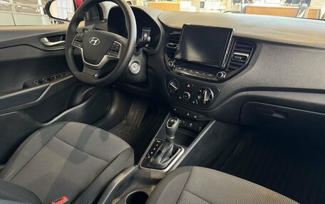 Hyundai Solaris II рестайлинг, 2021 год, 1 600 000 рублей, 22 фотография