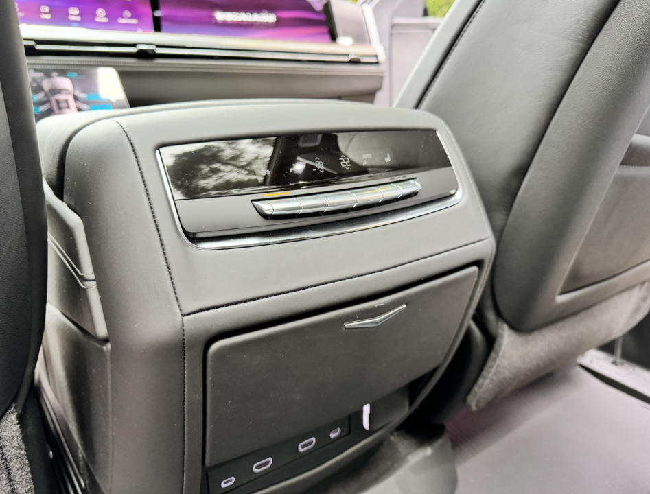 Cadillac Escalade V, 2025 год, 20 000 000 рублей, 8 фотография