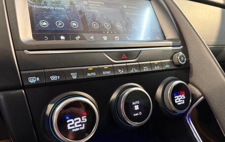 Jaguar E-Pace, 2018 год, 2 599 999 рублей, 18 фотография