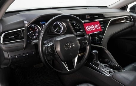 Toyota Camry, 2018 год, 2 599 000 рублей, 10 фотография