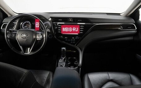 Toyota Camry, 2018 год, 2 599 000 рублей, 20 фотография