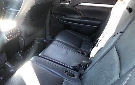 Toyota Highlander III, 2014 год, 2 935 000 рублей, 9 фотография