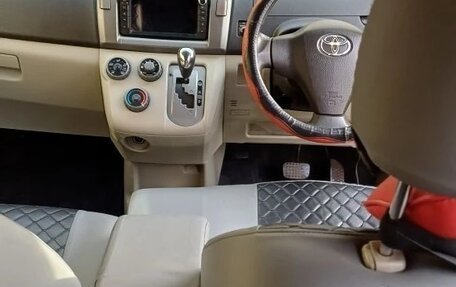 Toyota Passo Sette, 2009 год, 500 000 рублей, 12 фотография