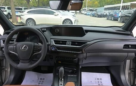 Lexus UX I, 2024 год, 3 800 888 рублей, 9 фотография