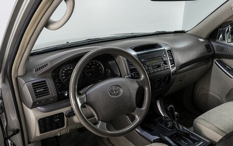 Toyota Land Cruiser Prado 120 рестайлинг, 2004 год, 1 635 000 рублей, 10 фотография